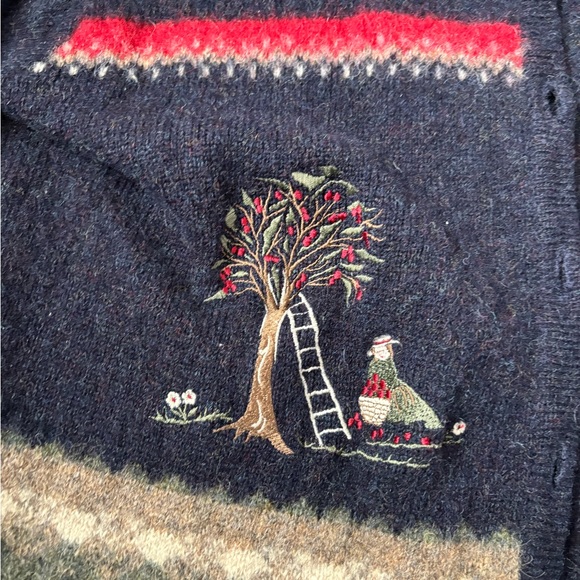 Thrifted vintage navy blue cardigan with embroidered cute farm living scene - Picture 3 of 5